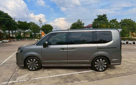 Honda Stepwgn, 2023 год, 2 600 000 рублей, 6 фотография