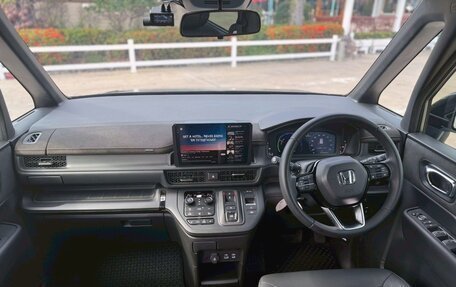 Honda Stepwgn, 2023 год, 2 600 000 рублей, 11 фотография