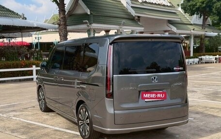 Honda Stepwgn, 2023 год, 2 600 000 рублей, 3 фотография