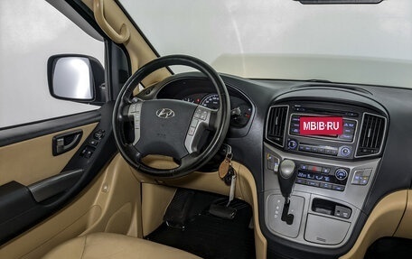 Hyundai H-1 II рестайлинг, 2016 год, 2 445 000 рублей, 26 фотография