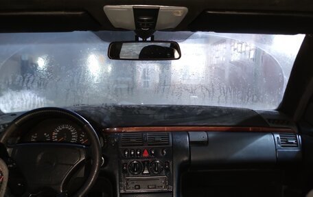 Mercedes-Benz E-Класс, 1997 год, 350 000 рублей, 6 фотография