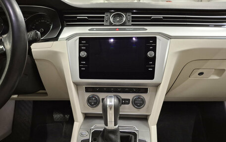 Volkswagen Passat B8 рестайлинг, 2018 год, 1 900 000 рублей, 15 фотография