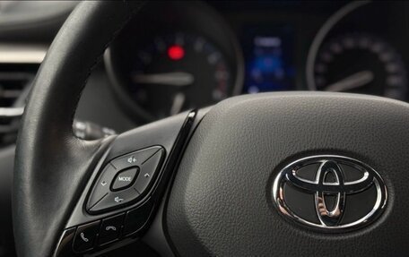 Toyota C-HR I рестайлинг, 2018 год, 2 250 000 рублей, 11 фотография