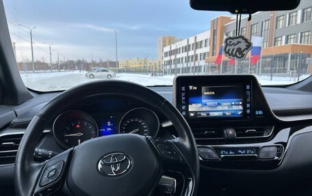 Toyota C-HR I рестайлинг, 2018 год, 2 250 000 рублей, 8 фотография