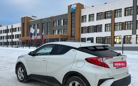 Toyota C-HR I рестайлинг, 2018 год, 2 250 000 рублей, 2 фотография