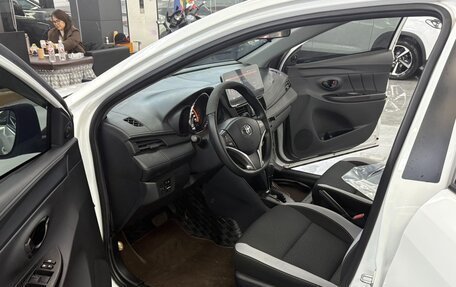 Toyota Yaris Cross, 2022 год, 1 247 000 рублей, 7 фотография