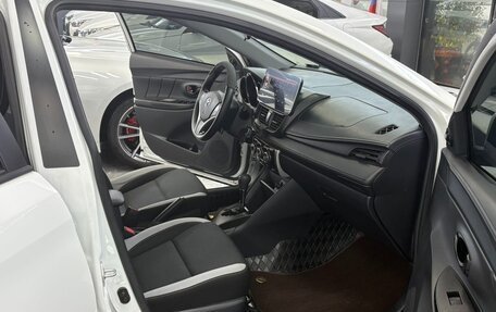 Toyota Yaris Cross, 2022 год, 1 247 000 рублей, 13 фотография