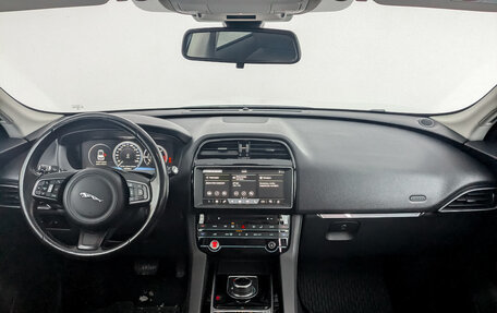 Jaguar F-Pace, 2017 год, 2 600 000 рублей, 14 фотография