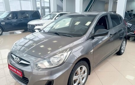 Hyundai Solaris II рестайлинг, 2011 год, 740 000 рублей, 1 фотография