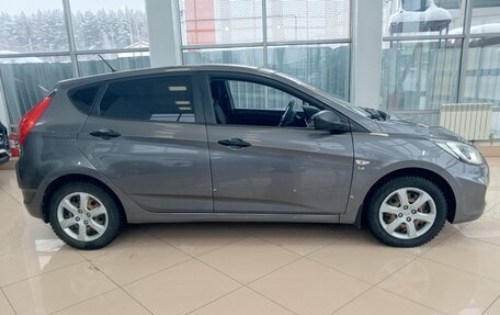 Hyundai Solaris II рестайлинг, 2011 год, 740 000 рублей, 3 фотография