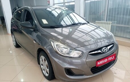 Hyundai Solaris II рестайлинг, 2011 год, 740 000 рублей, 2 фотография