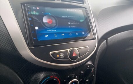 Hyundai Solaris II рестайлинг, 2011 год, 740 000 рублей, 9 фотография