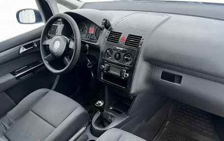 Volkswagen Touran III, 2003 год, 445 000 рублей, 10 фотография