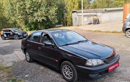 Toyota Avensis III рестайлинг, 1998 год, 400 000 рублей, 1 фотография