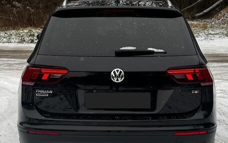 Volkswagen Tiguan II, 2019 год, 2 600 000 рублей, 3 фотография