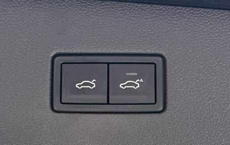 Volkswagen Tiguan II, 2019 год, 2 600 000 рублей, 29 фотография