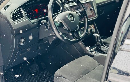 Volkswagen Tiguan II, 2019 год, 2 600 000 рублей, 36 фотография