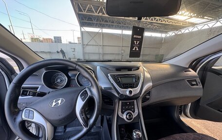 Hyundai Elantra V, 2012 год, 850 000 рублей, 11 фотография