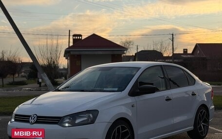 Volkswagen Polo VI (EU Market), 2013 год, 930 000 рублей, 2 фотография