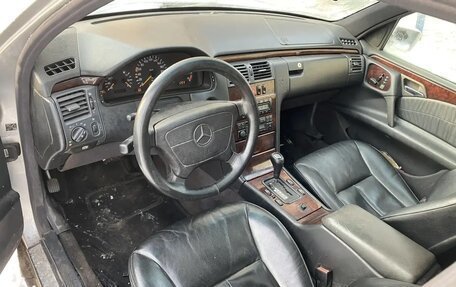 Mercedes-Benz E-Класс, 1995 год, 150 000 рублей, 10 фотография