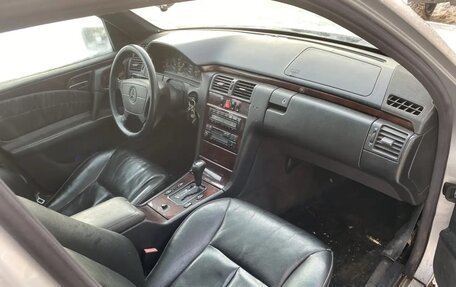 Mercedes-Benz E-Класс, 1995 год, 150 000 рублей, 9 фотография