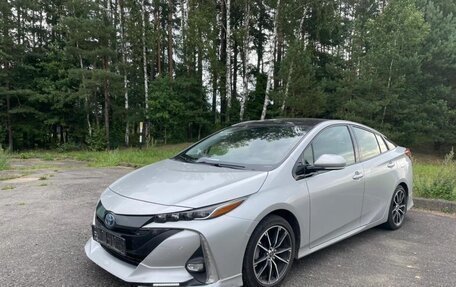 Toyota Prius IV XW50, 2017 год, 2 499 999 рублей, 2 фотография