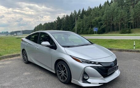 Toyota Prius IV XW50, 2017 год, 2 499 999 рублей, 3 фотография
