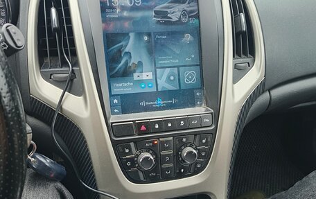 Opel Astra J, 2011 год, 830 000 рублей, 9 фотография