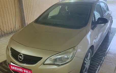 Opel Astra J, 2011 год, 830 000 рублей, 15 фотография
