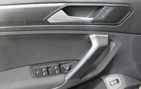 Volkswagen Tiguan II, 2019 год, 2 150 000 рублей, 11 фотография