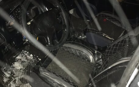 Mitsubishi Carisma I, 2002 год, 100 000 рублей, 8 фотография