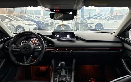 Mazda 3, 2022 год, 1 875 000 рублей, 9 фотография