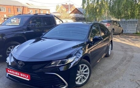 Toyota Camry, 2021 год, 2 650 000 рублей, 2 фотография