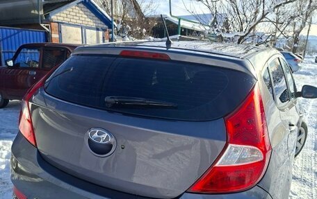 Hyundai Solaris II рестайлинг, 2012 год, 830 000 рублей, 2 фотография