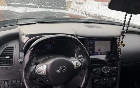 Infiniti QX70, 2013 год, 1 800 000 рублей, 15 фотография