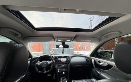 Infiniti QX70, 2013 год, 1 800 000 рублей, 17 фотография