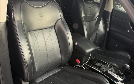 Infiniti QX70, 2013 год, 1 800 000 рублей, 29 фотография