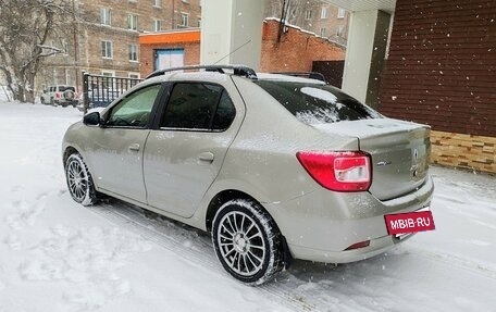 Renault Logan II, 2015 год, 800 000 рублей, 4 фотография