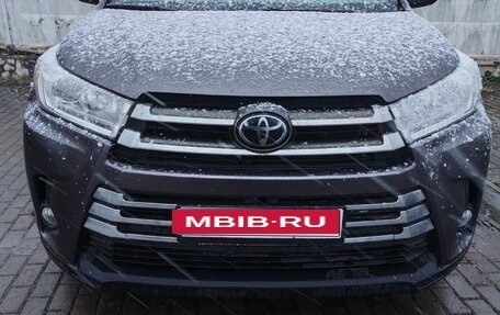 Toyota Highlander III, 2019 год, 3 050 000 рублей, 1 фотография