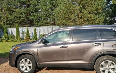 Toyota Highlander III, 2019 год, 3 050 000 рублей, 2 фотография