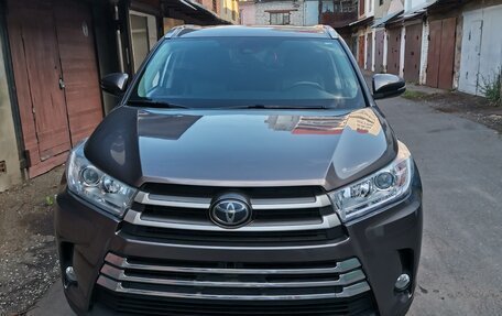 Toyota Highlander III, 2019 год, 3 050 000 рублей, 13 фотография