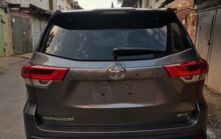 Toyota Highlander III, 2019 год, 3 050 000 рублей, 10 фотография