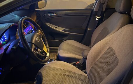 Hyundai Solaris II рестайлинг, 2012 год, 700 000 рублей, 6 фотография