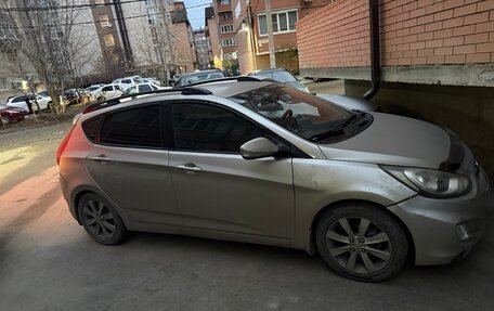Hyundai Solaris II рестайлинг, 2012 год, 700 000 рублей, 4 фотография