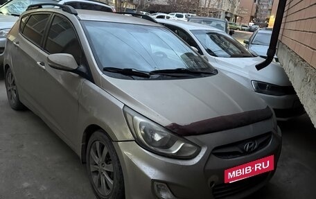 Hyundai Solaris II рестайлинг, 2012 год, 700 000 рублей, 2 фотография