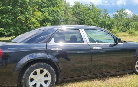 Chrysler 300C II, 2005 год, 950 000 рублей, 3 фотография