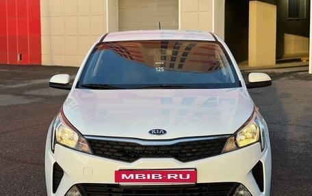 KIA Rio IV, 2020 год, 1 000 000 рублей, 3 фотография