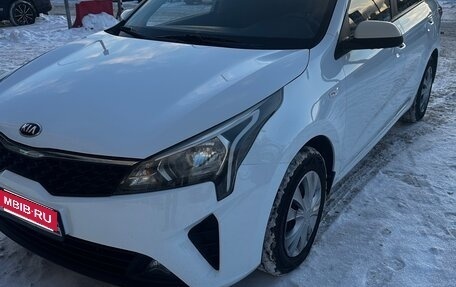 KIA Rio IV, 2020 год, 1 000 000 рублей, 10 фотография