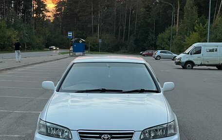 Toyota Camry, 2001 год, 580 000 рублей, 1 фотография