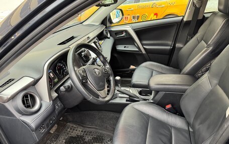 Toyota RAV4, 2018 год, 3 350 000 рублей, 10 фотография
